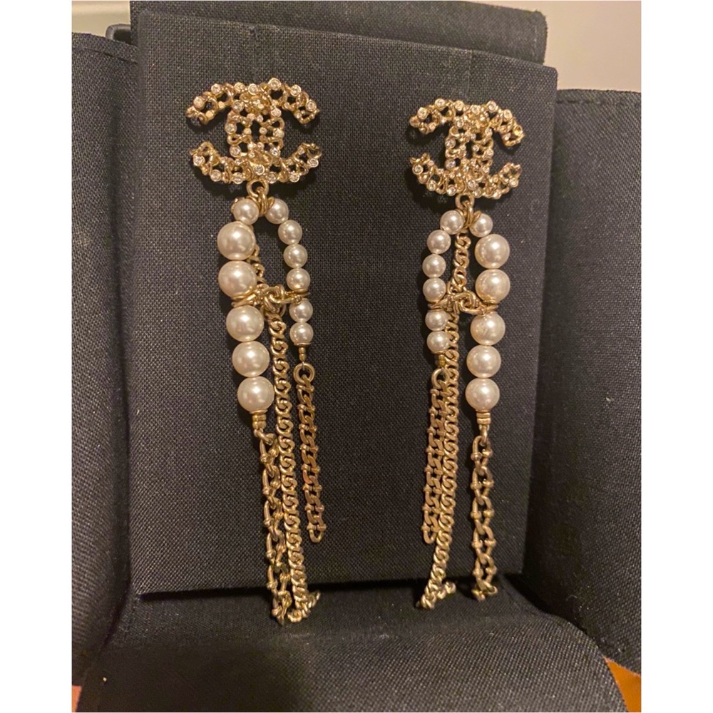 Beautiful Chanel fashion jewelry earrings!